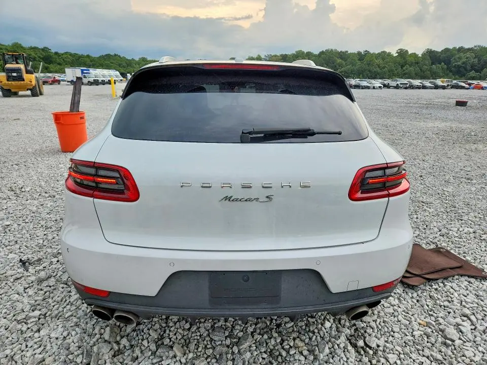 2016 PORSCHE MACAN S  