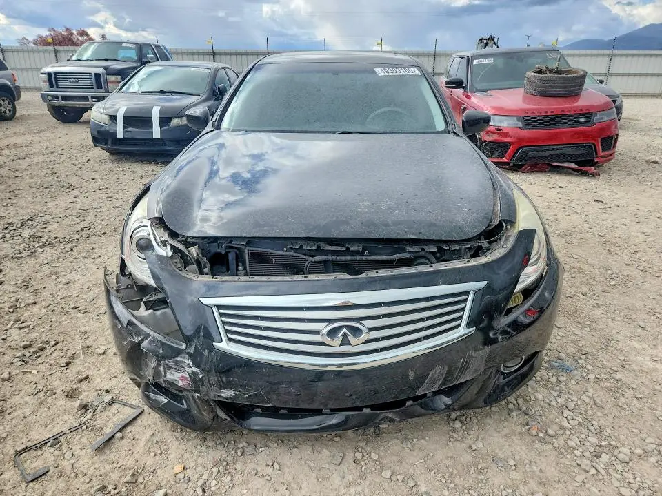 2015 INFINITI Q40 BASE  