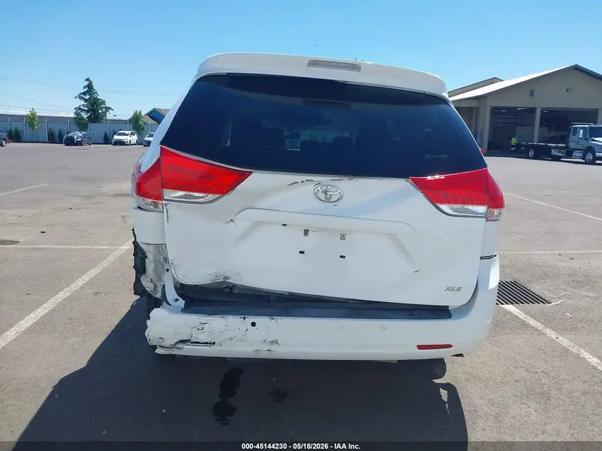 2012 TOYOTA SIENNA XLE V6 8 PASSENGER