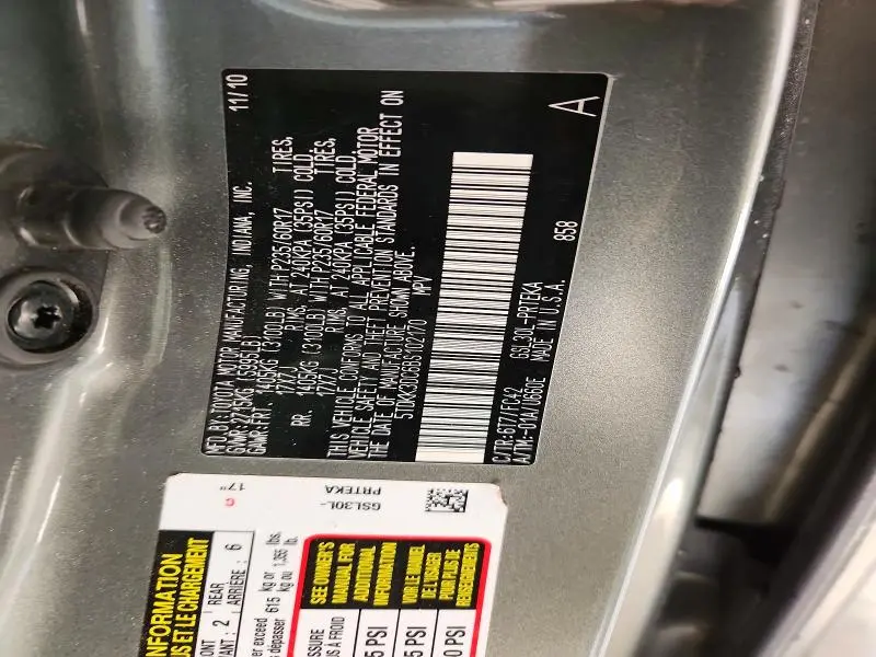 2011 TOYOTA SIENNA LE  