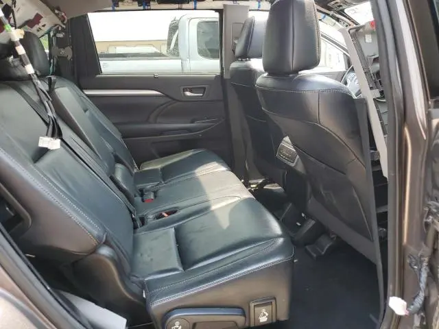 2016 TOYOTA HIGHLANDER XLE  
