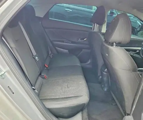 2021 HYUNDAI ELANTRA SE  
