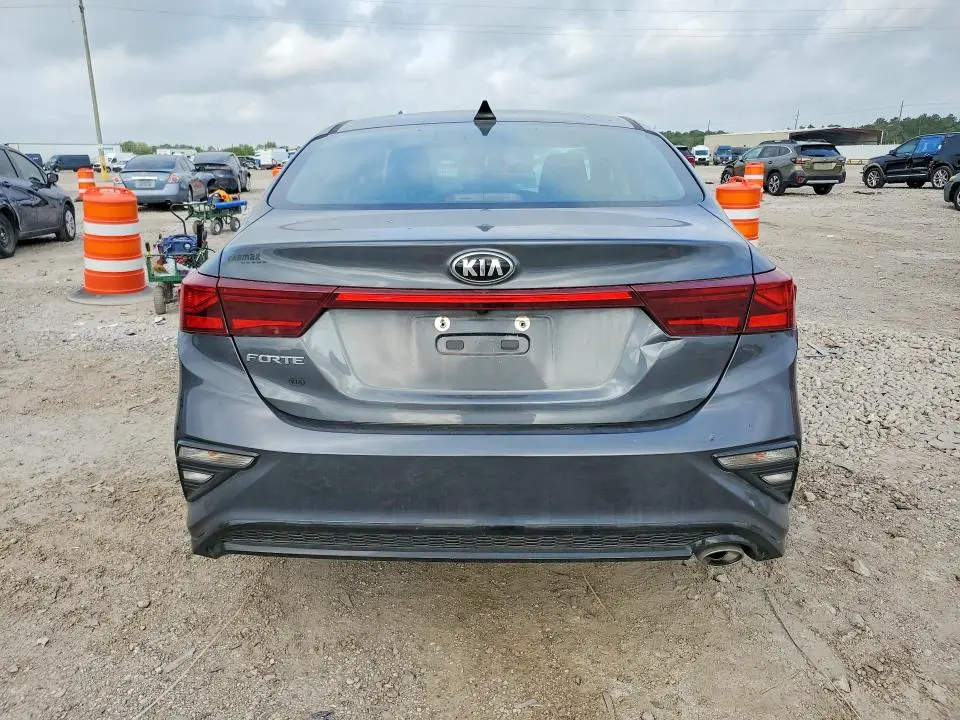 2021 KIA FORTE LXS  