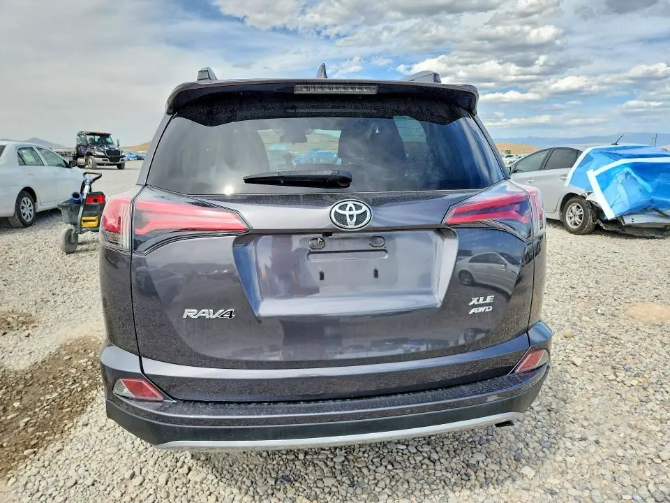 2018 TOYOTA RAV4 XLE  