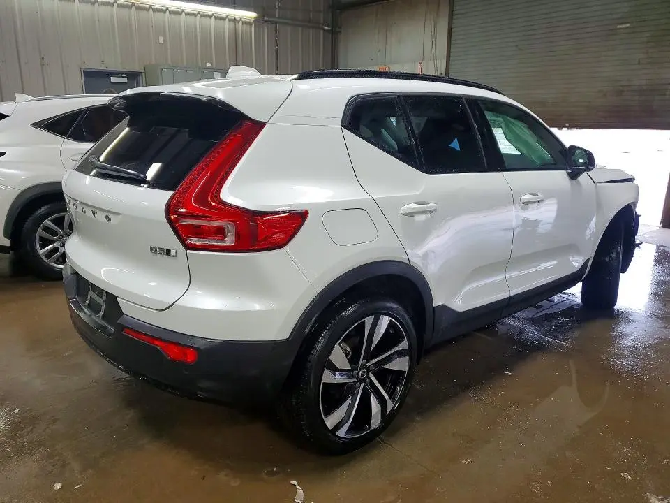 2023 VOLVO XC40 ULTIMATE  