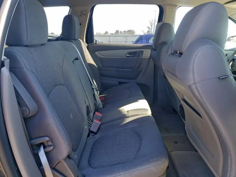 2013 CHEVROLET TRAVERSE LS  