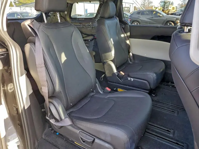 2023 KIA CARNIVAL SX  