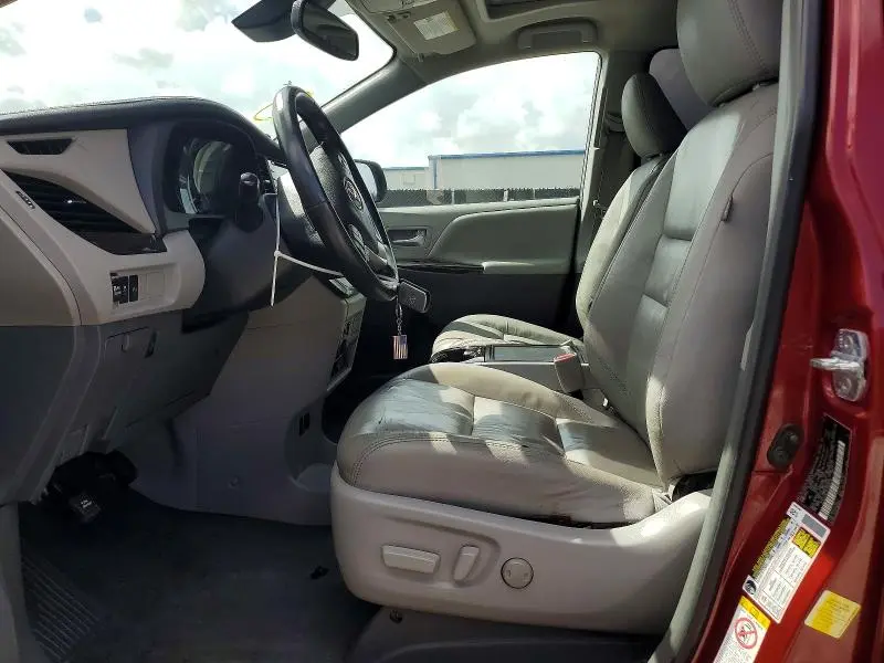 2019 TOYOTA SIENNA XLE PREMIUM 8-PASSENGER  