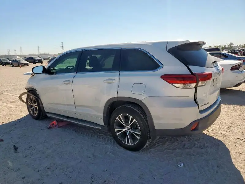 2017 TOYOTA HIGHLANDER LE  