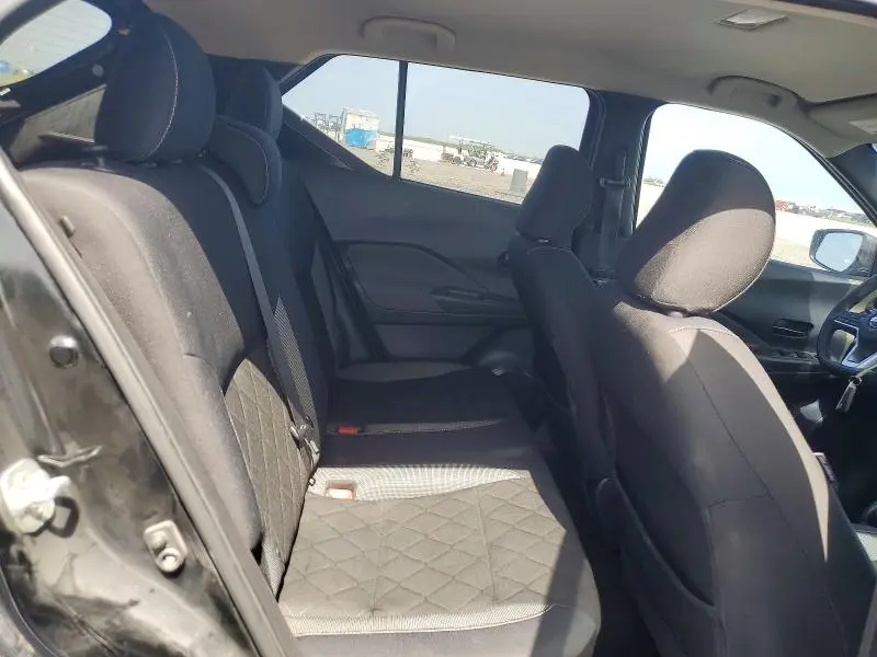 2019 NISSAN KICKS S  