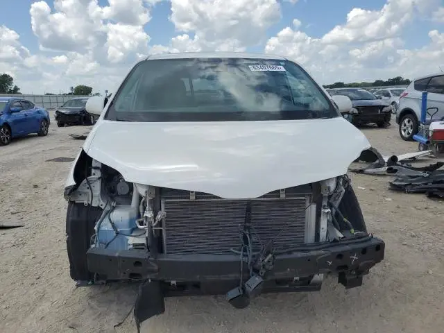 2019 TOYOTA SIENNA XLE  