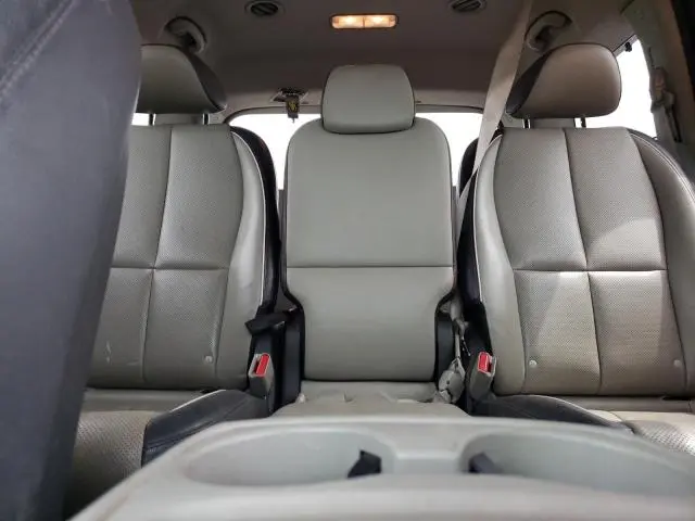 2017 KIA SEDONA LX  