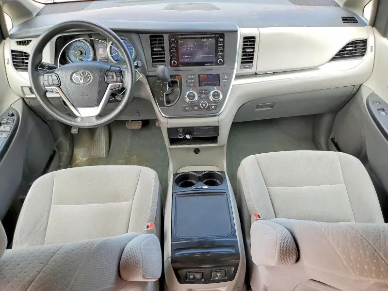 2019 TOYOTA SIENNA LE  