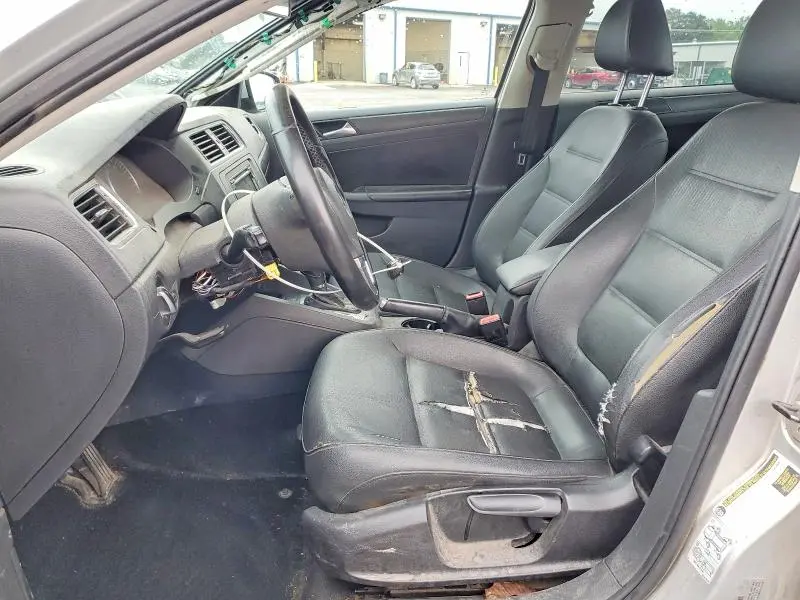 2012 VOLKSWAGEN JETTA SE  