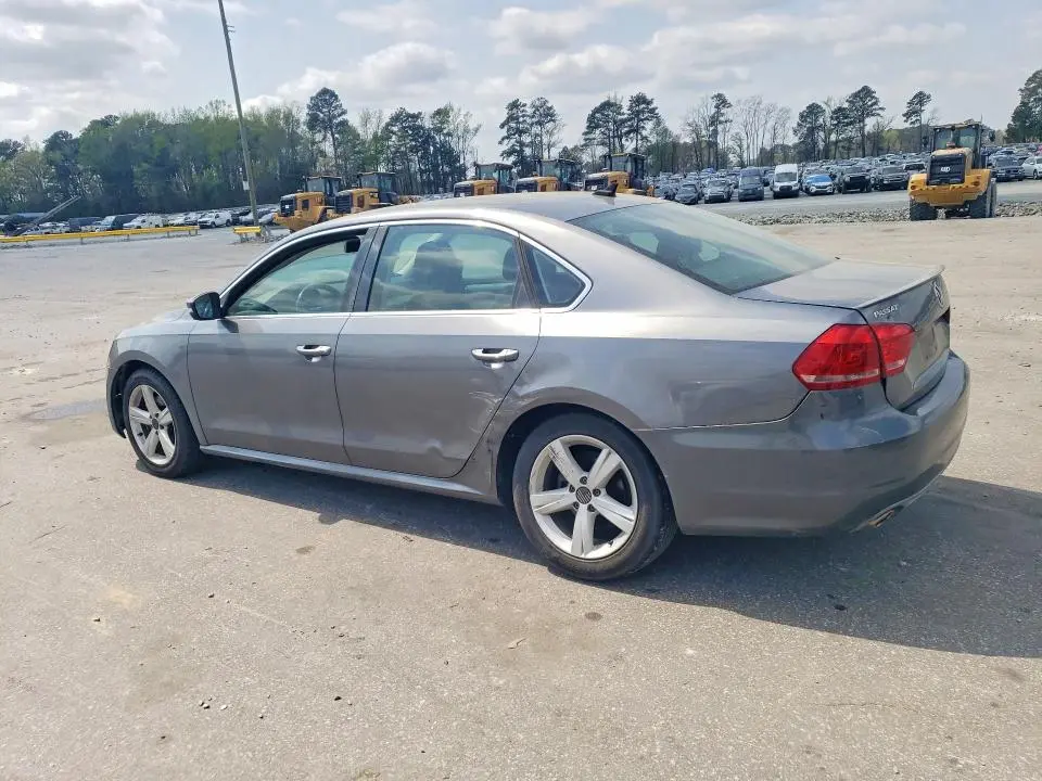 2013 VOLKSWAGEN PASSAT SE  
