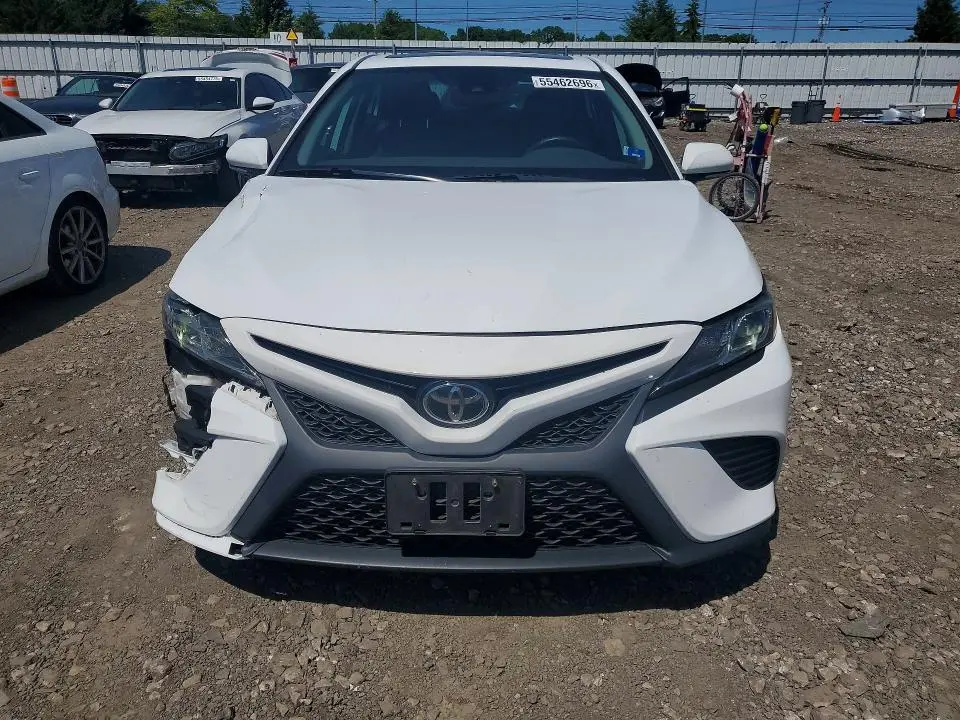 2019 TOYOTA CAMRY SE  