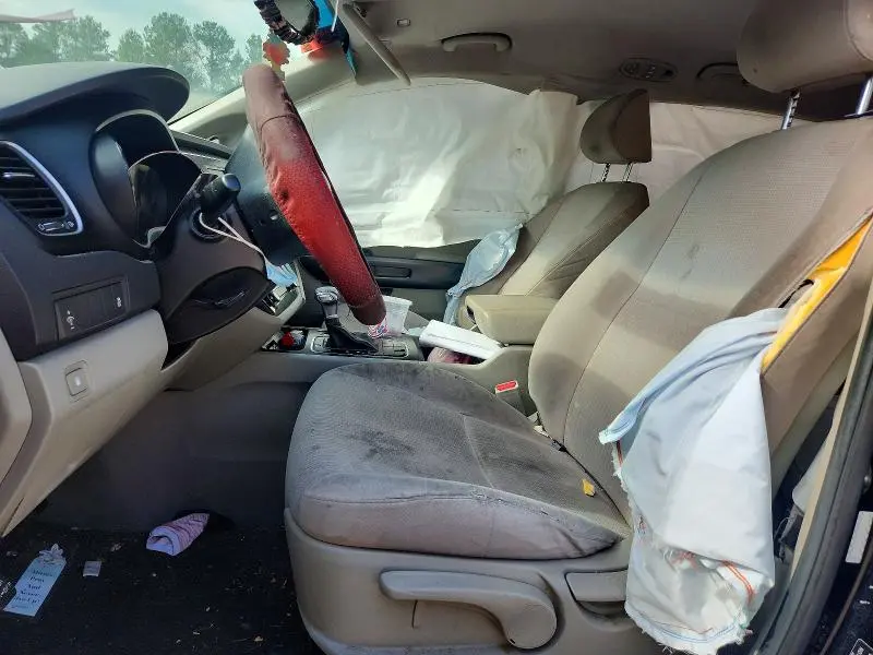 2017 KIA SEDONA L  