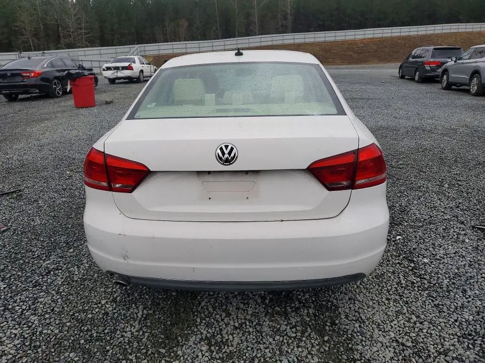 2013 VOLKSWAGEN PASSAT SE  