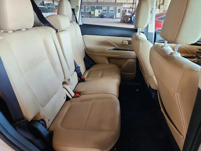 2017 MITSUBISHI OUTLANDER SE  