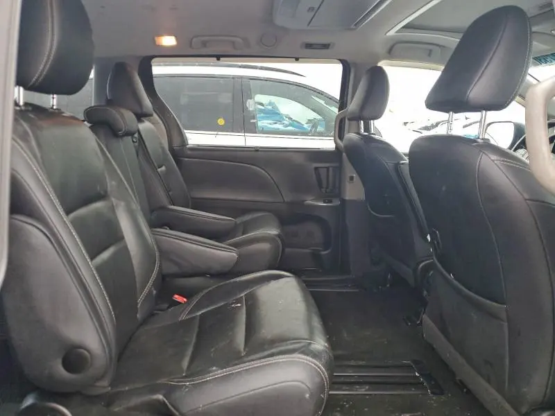 2015 TOYOTA SIENNA SPORT  