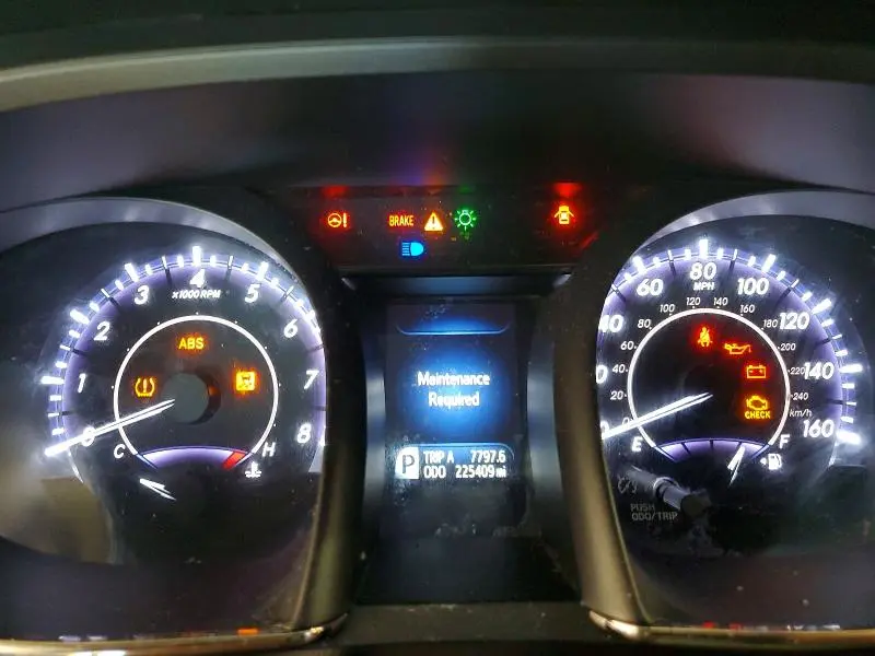 2016 TOYOTA AVALON XLE  