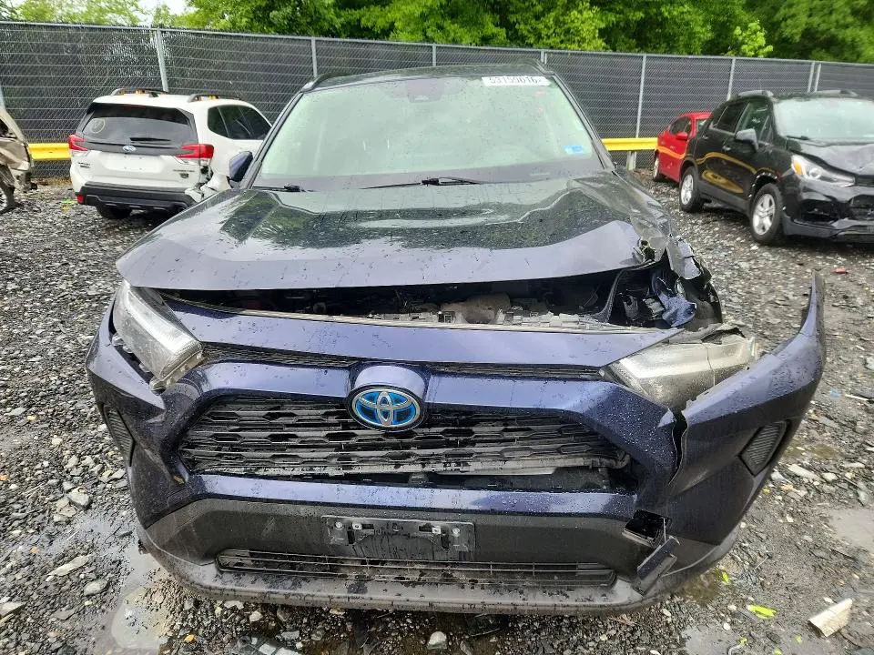 2022 TOYOTA RAV4 XLE  