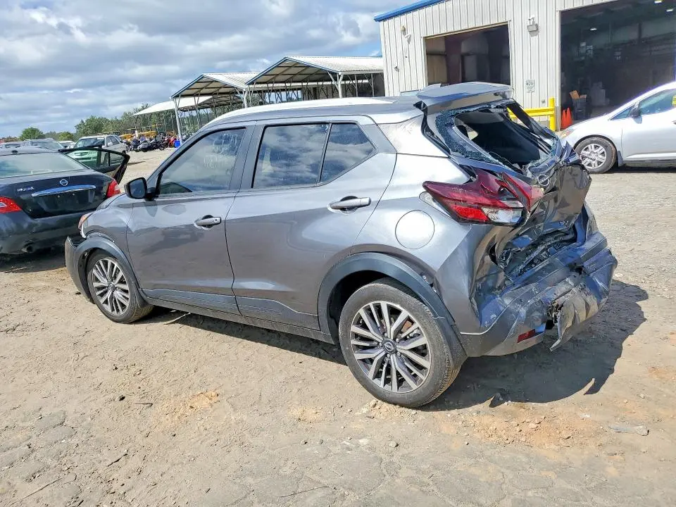 2022 NISSAN KICKS SV  