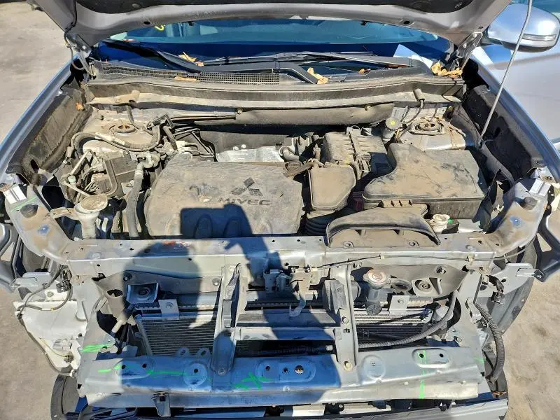 2016 MITSUBISHI OUTLANDER SE  