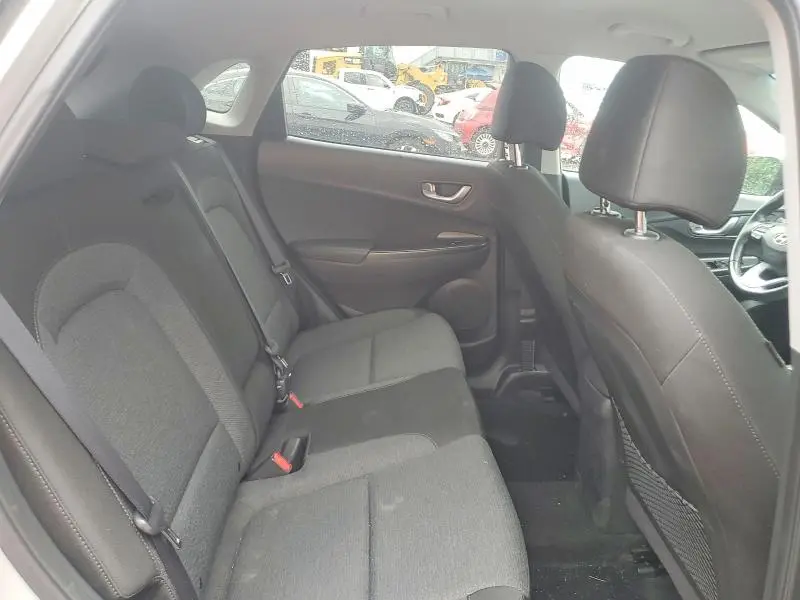 2023 HYUNDAI KONA SE  