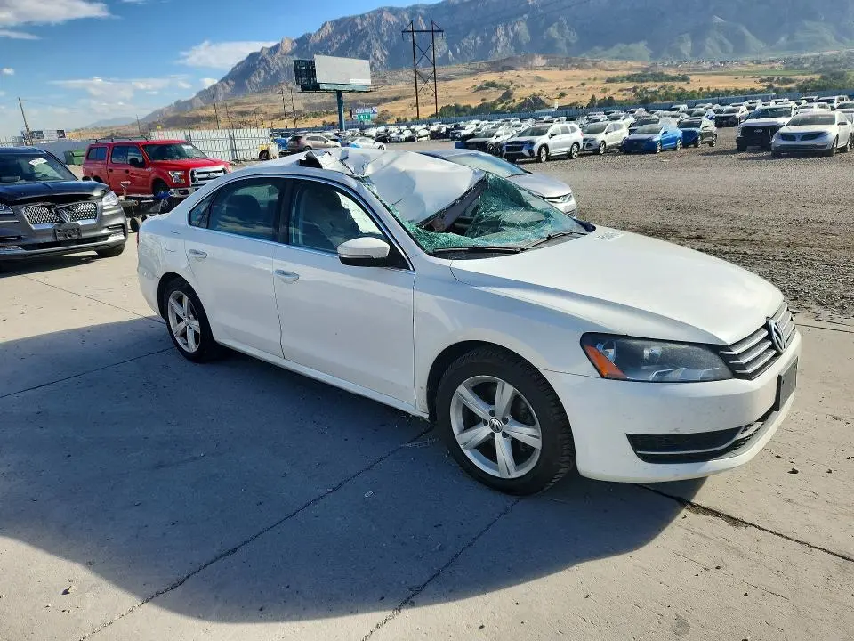 2013 VOLKSWAGEN PASSAT SE  