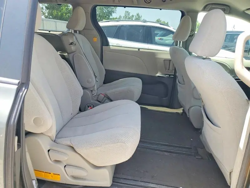 2011 TOYOTA SIENNA   