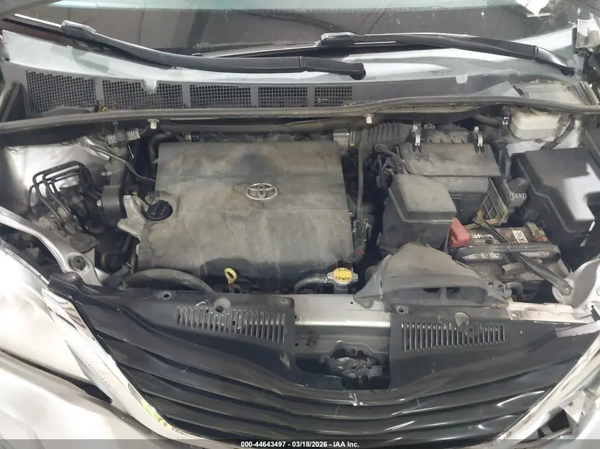 2014 TOYOTA SIENNA LE V6 8 PASSENGER