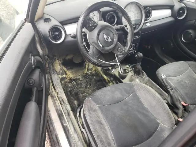 2011 MINI COOPER 