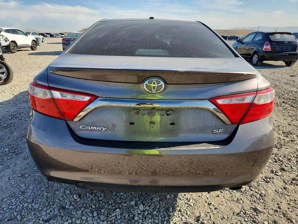2015 TOYOTA CAMRY SE  