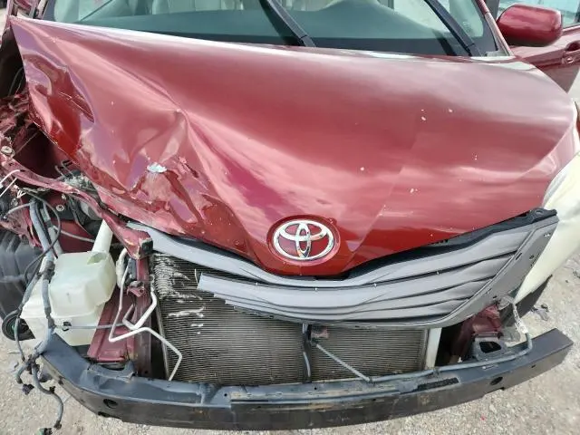 2014 TOYOTA SIENNA XLE