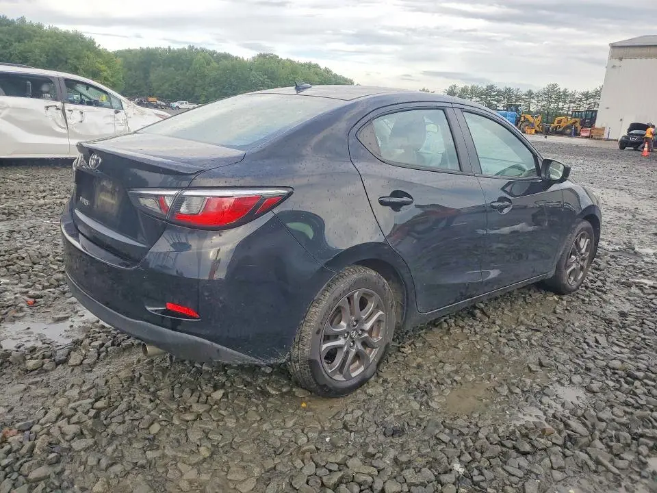 2019 TOYOTA YARIS LE  