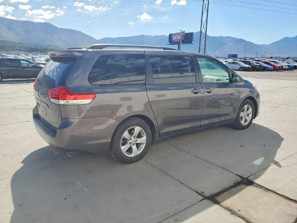 2012 TOYOTA SIENNA LE  