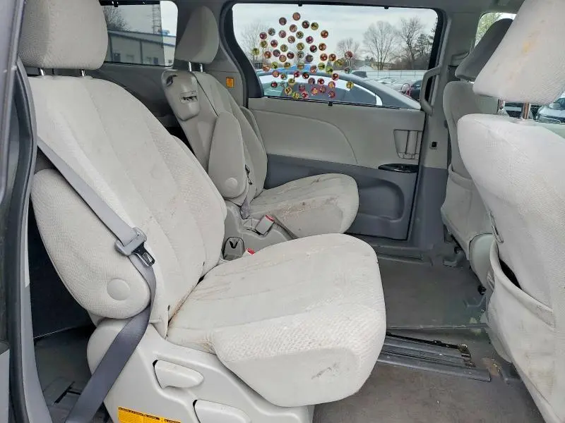 2011 TOYOTA SIENNA LE 8-PASSENGER  