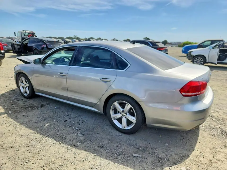 2013 VOLKSWAGEN PASSAT SE  