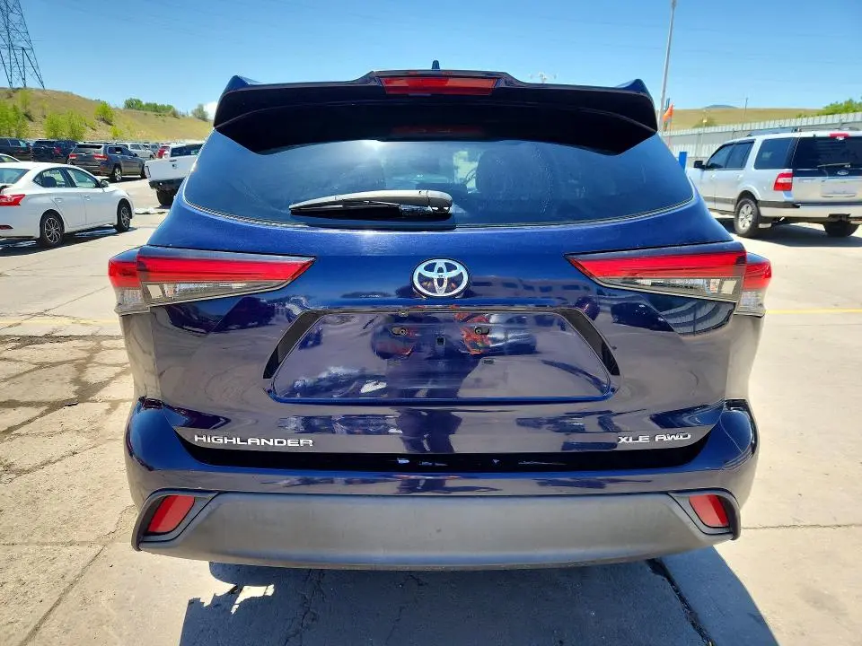 2021 TOYOTA HIGHLANDER XLE  