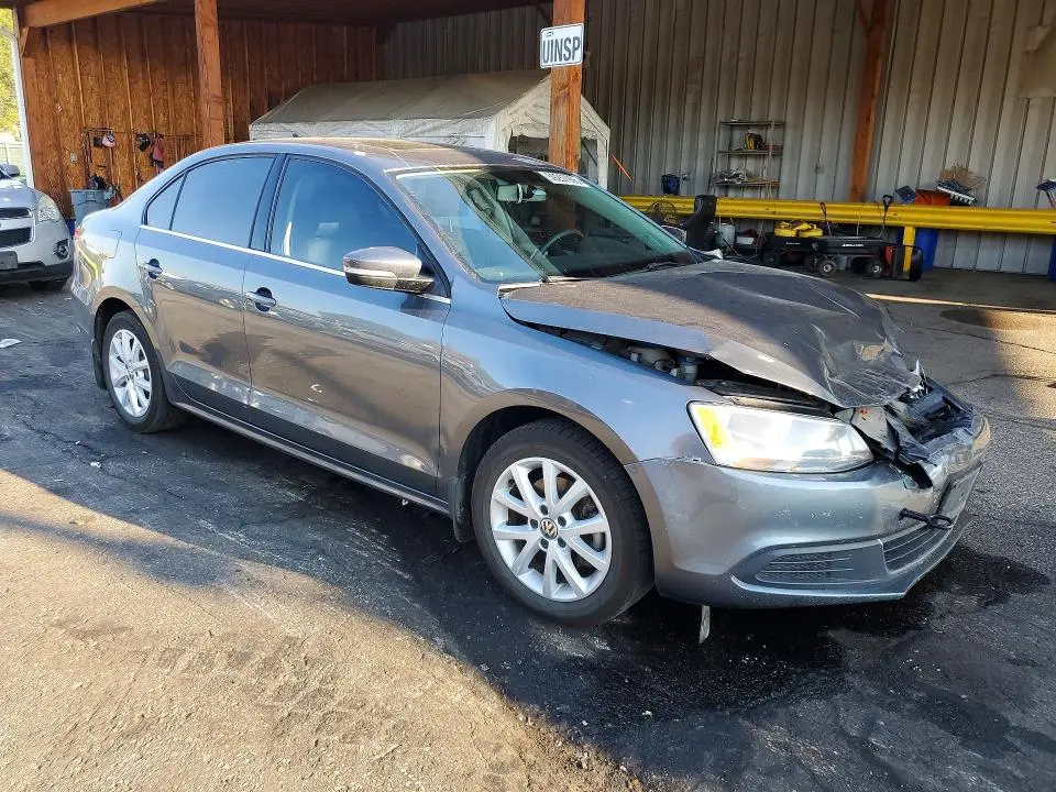 2013 VOLKSWAGEN JETTA SE  