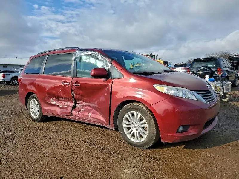 2015 TOYOTA SIENNA XLE  