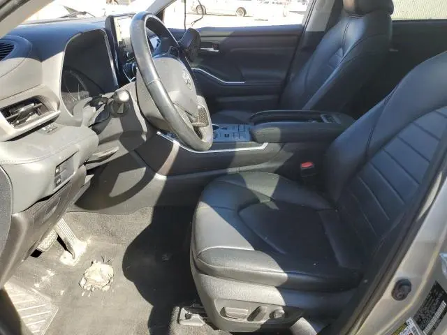 2021 TOYOTA HIGHLANDER XLE  