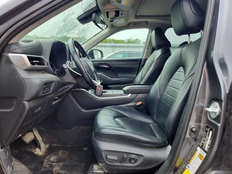 2021 TOYOTA HIGHLANDER XLE  