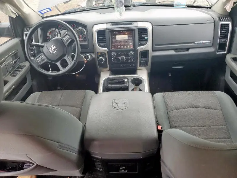 2016 RAM 1500 SLT  