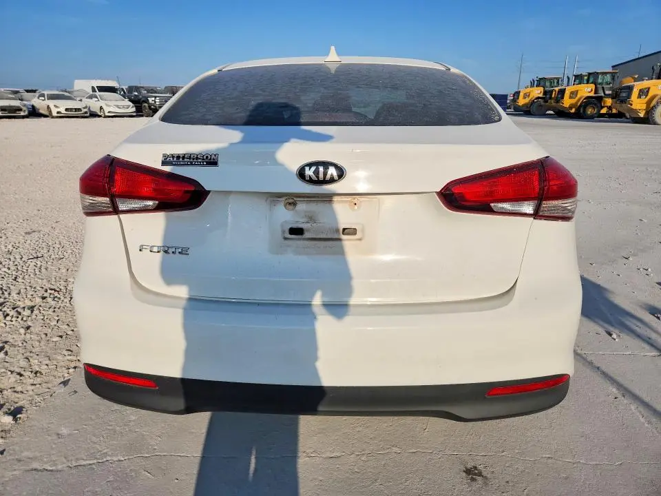 2017 KIA FORTE LX  
