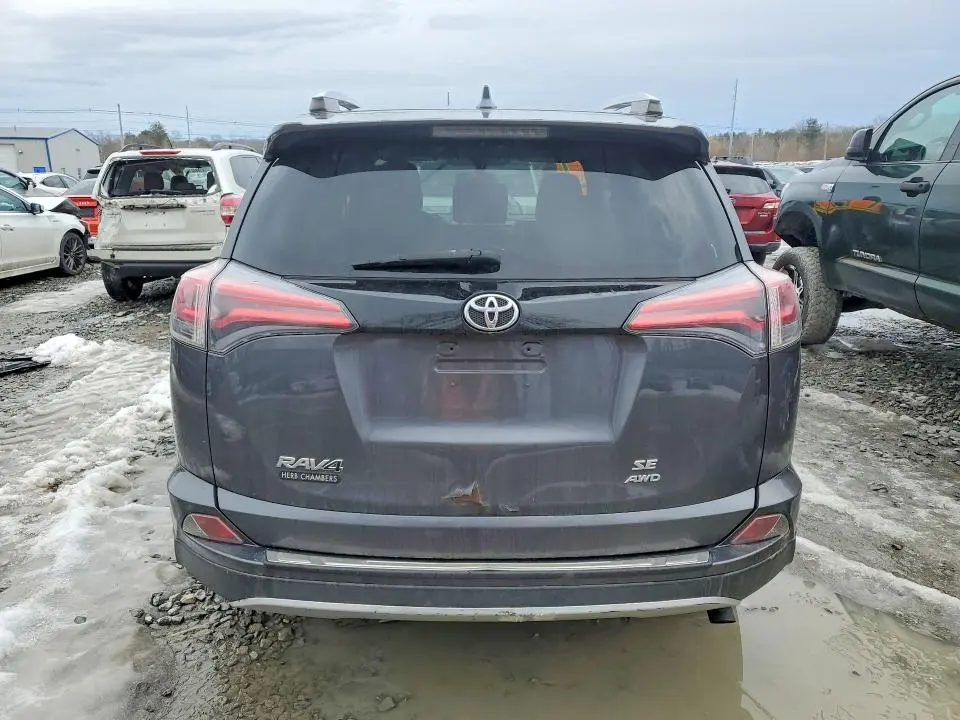 2016 TOYOTA RAV4 SE  