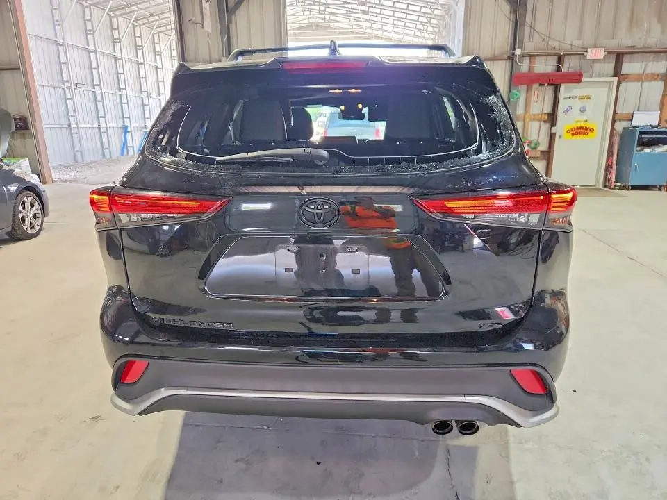 2022 TOYOTA HIGHLANDER XSE  