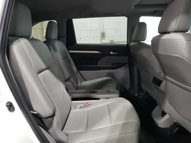 2015 TOYOTA HIGHLANDER XLE  