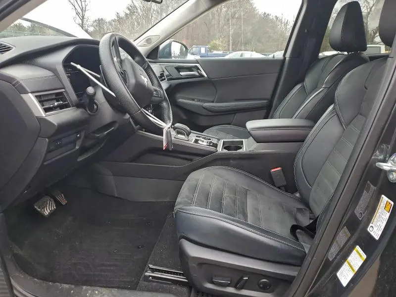 2024 MITSUBISHI OUTLANDER SE  